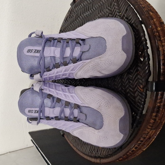 Nike Men\'s Athletic Shoes in Lavender and Black main image 8